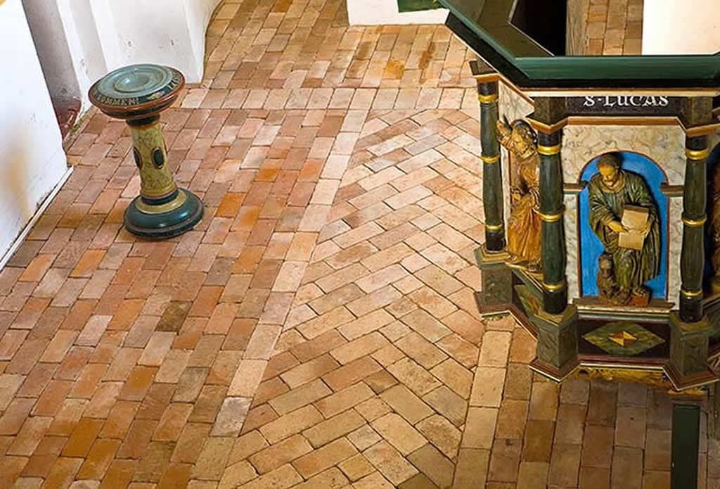 Alte Klinker im Kirchenfußboden - Naturstein für Garten Terrasse und Haus - Galeriebild