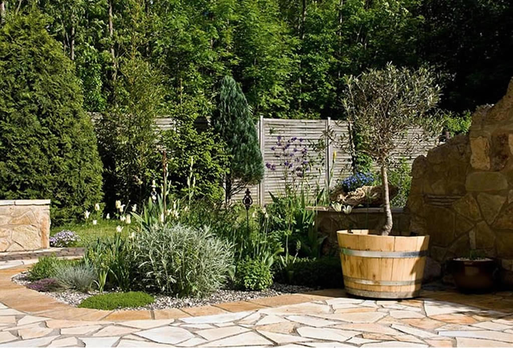 Sitzecke im mediterranen Stil - Naturstein für Garten Terrasse und Haus - Galeriebild